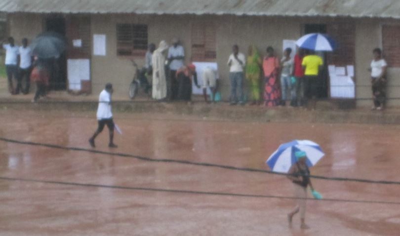 Législatives à Kaolack : le vote a démarré sous la pluie