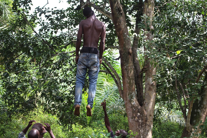 Guinguinéo Un Homme Retrouvé Mort Dans Un Arbre – Kaolack Infos