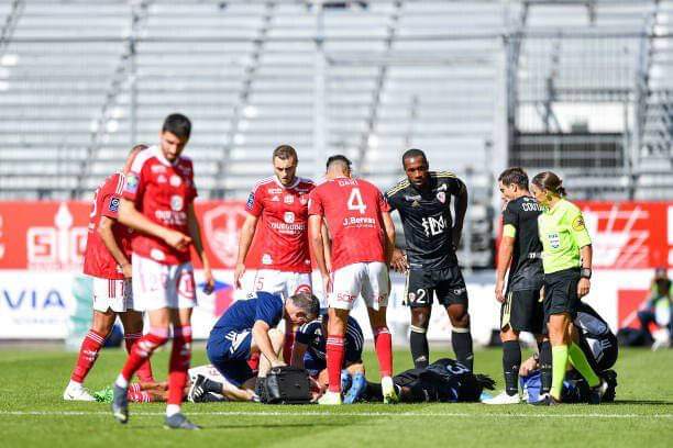 Stade Brestois : Noah Fadiga blessé et évacué sur une civière