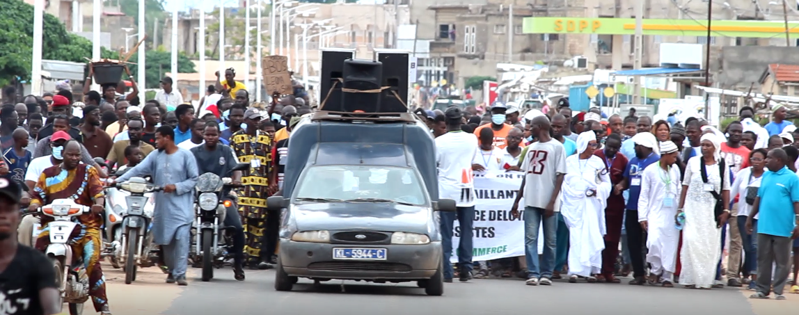 Kaolack : les boutiquiers dans les rues pour lutter contre la stigmatisation des boutiquiers détaillants et à la concurrence déloyale des grossistes.