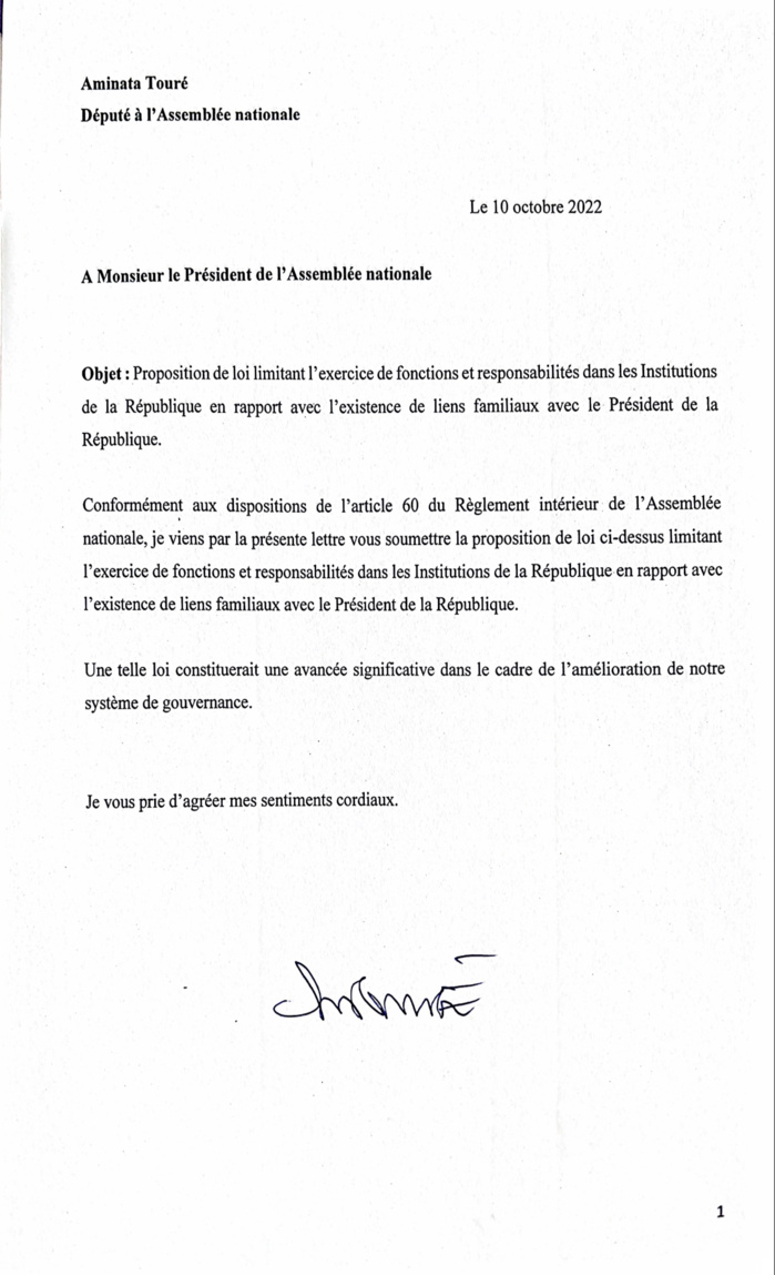 Proposition une loi sur les liens familiaux avec le chef de l'Etat : Mimi Touré s'attaque à la "République" de Macky Sall