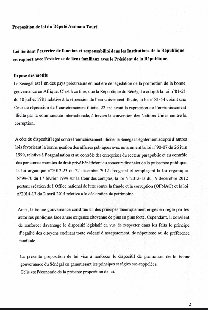 Proposition une loi sur les liens familiaux avec le chef de l'Etat : Mimi Touré s'attaque à la "République" de Macky Sall