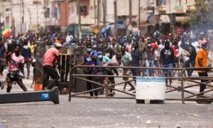 des manifestants dans les rues de Dakar après l'interpellation de l'opposant Ousmane Sonko en Mars 2021 au Sénégal - Manifestation