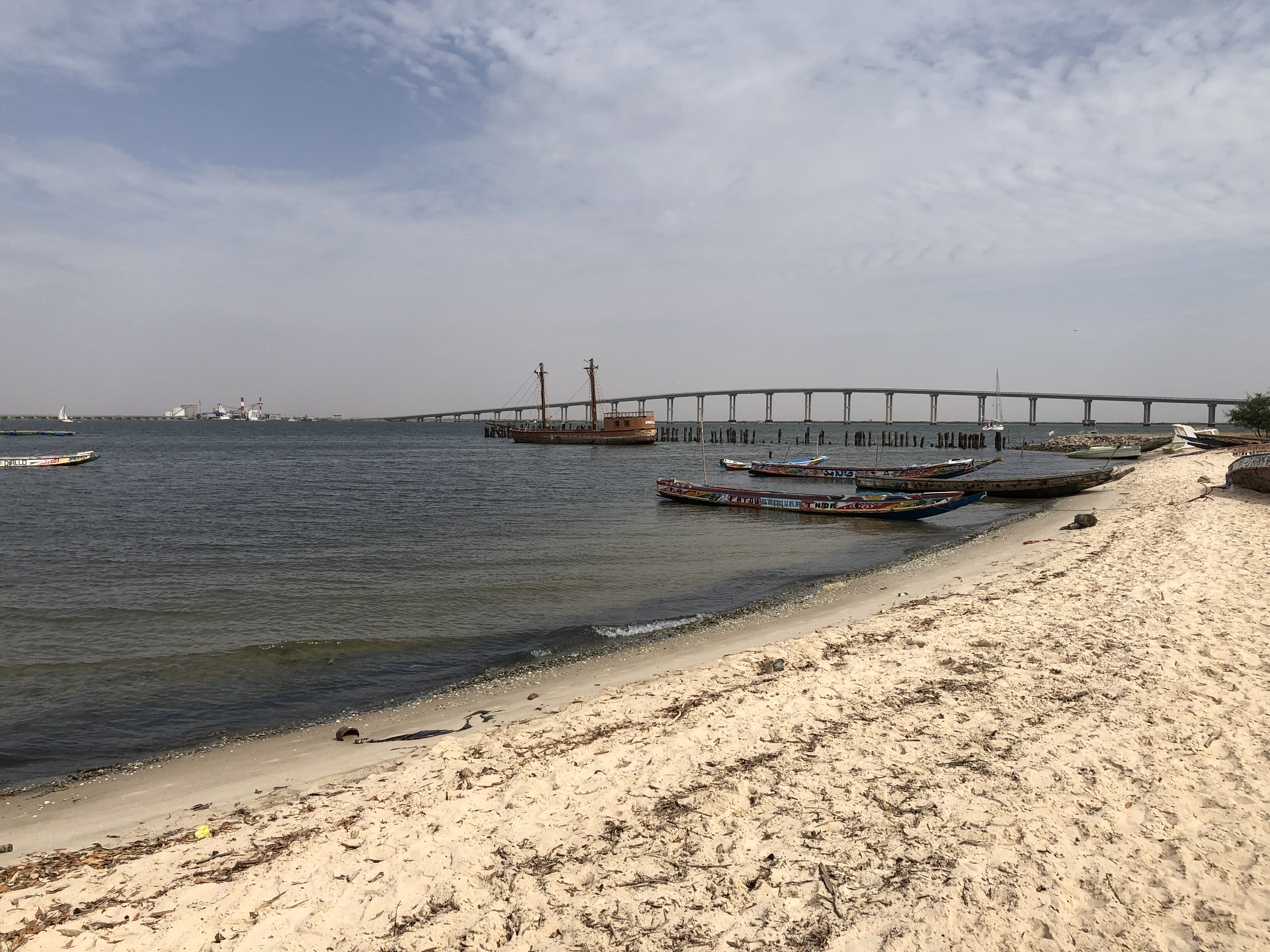 Vue du Pont de Foundiougne depuis la plage