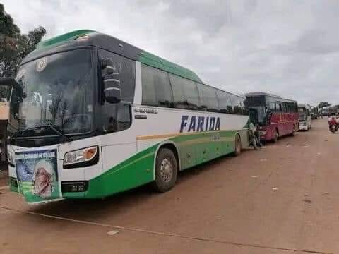 Nigérians à Médina Baye bus