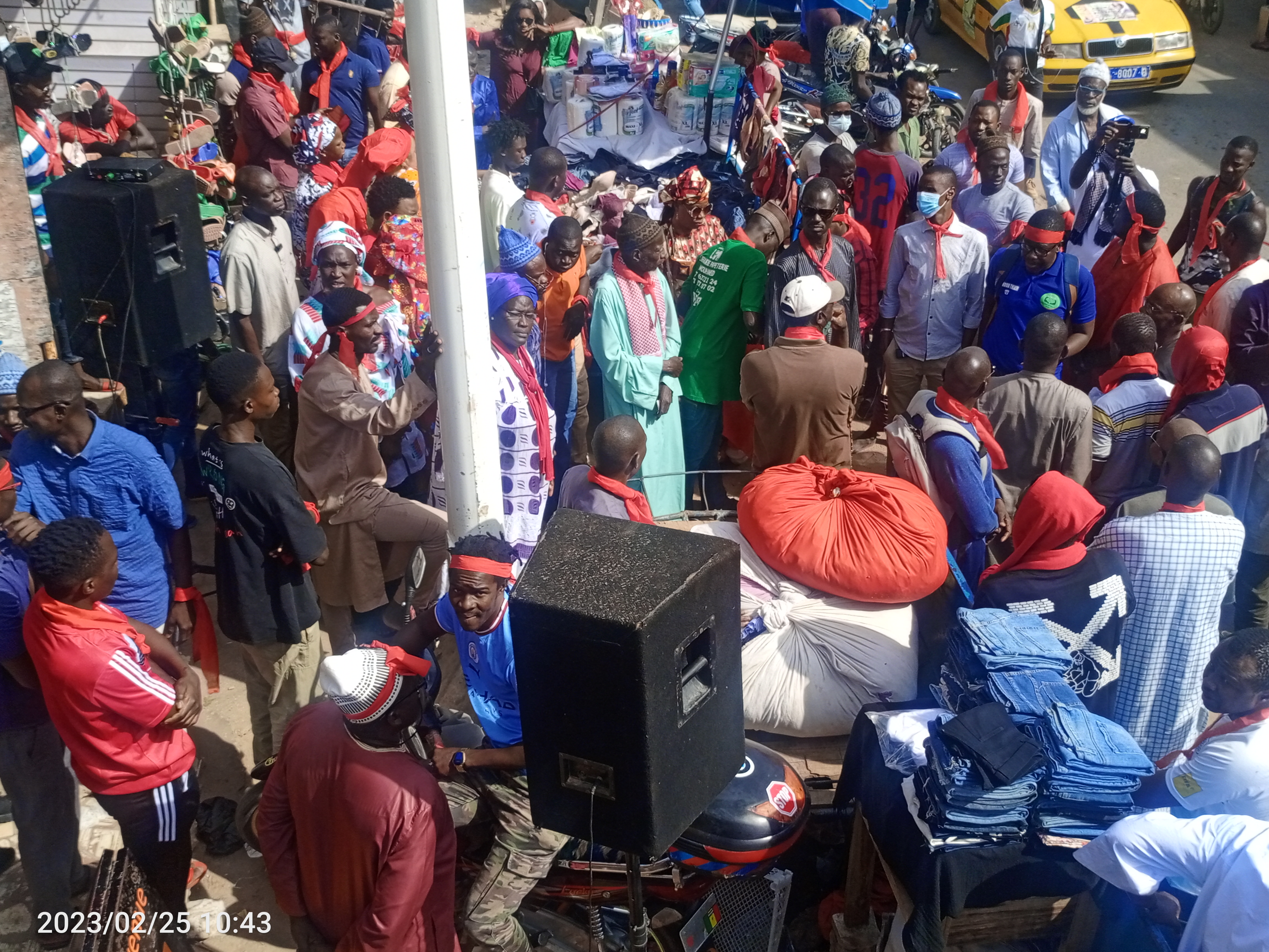 Marché central de Kaolack : des marchands en brassards rouge vilipendent Serigne Mboup