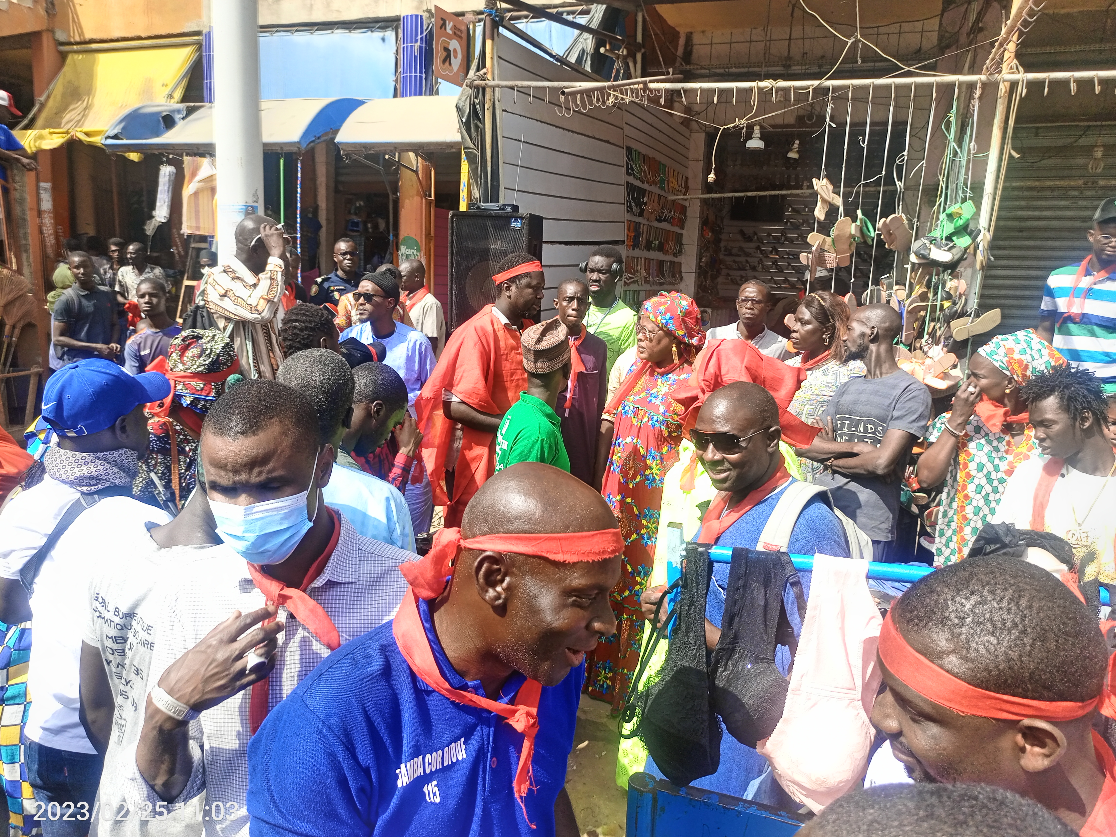 Marché central de Kaolack : des marchands en brassards rouge vilipendent Serigne Mboup