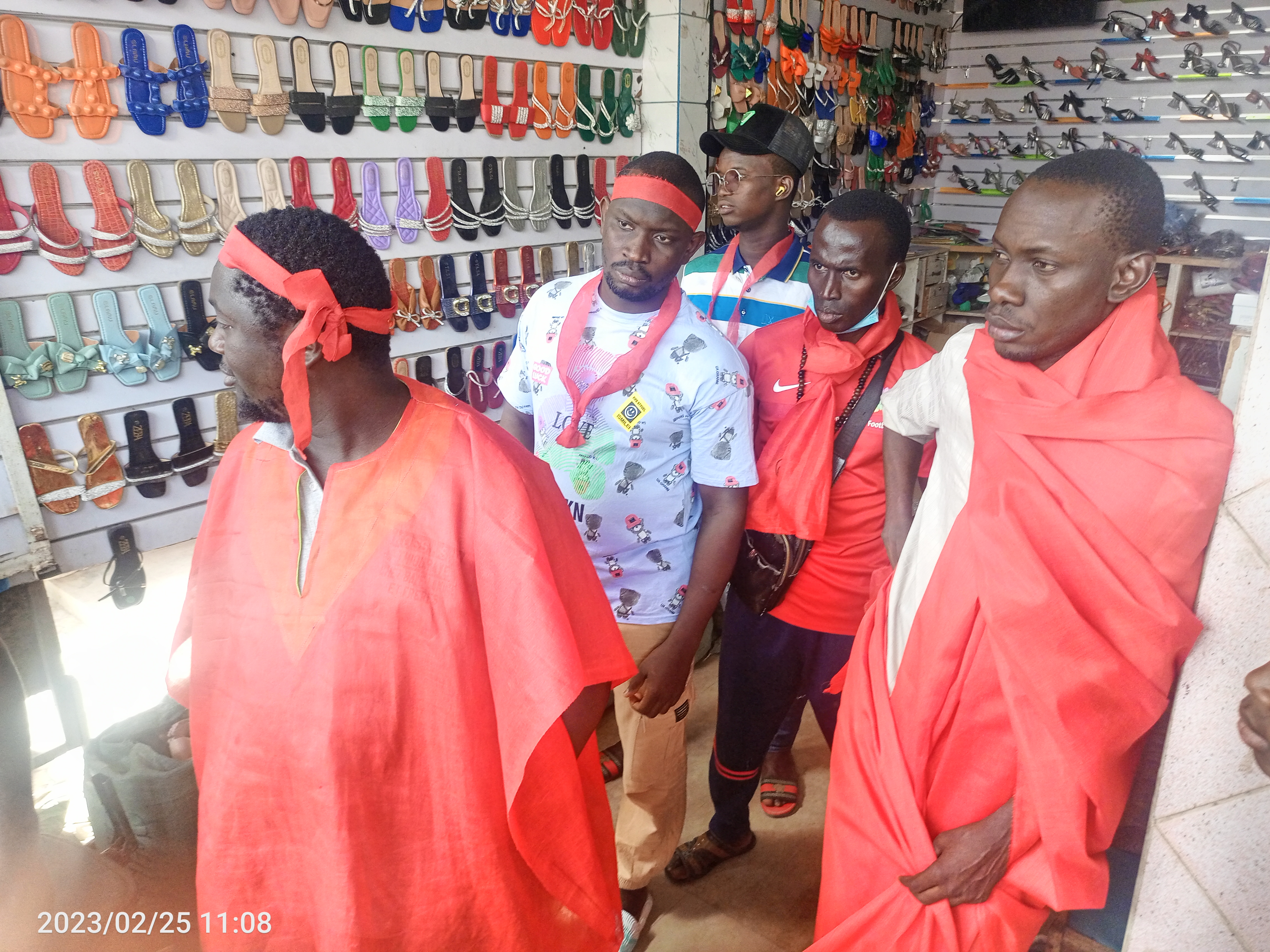 Marché central de Kaolack : des marchands en brassards rouge vilipendent Serigne Mboup