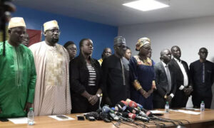Des membres de groupes de la société civile et des chefs religieux le 8 février 2024 à Dakar