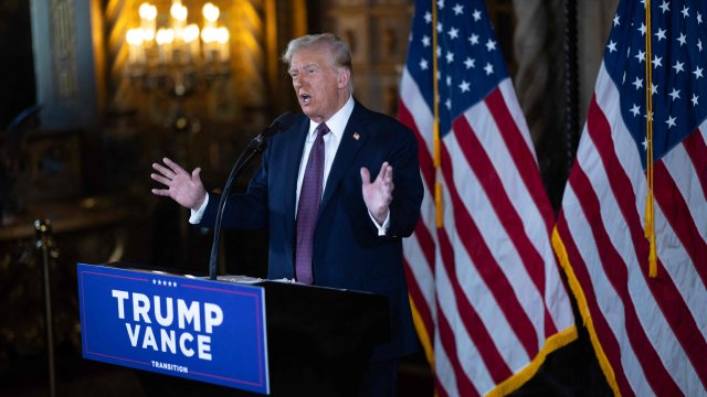 Donald Trump en conférence de presse à Mar-a-Lago, sa résidence en Floride