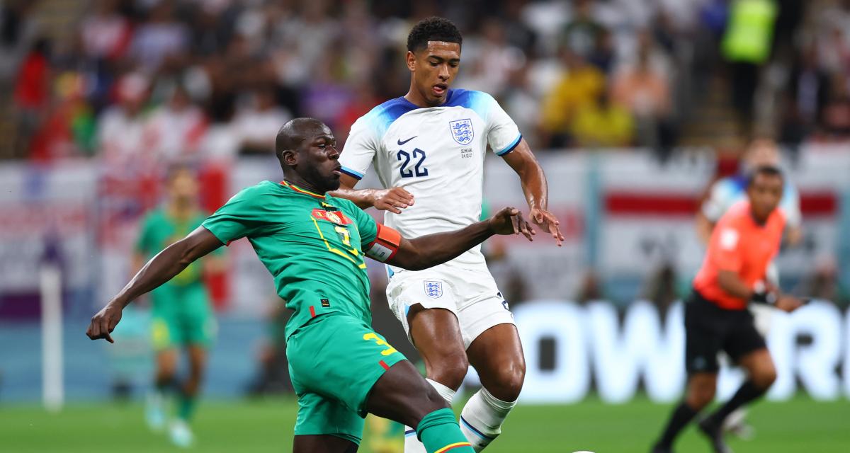 Kalidou KOULIBALY et Jude Bellingham, lors de la rencontre SÉNÉGAL Angleterre