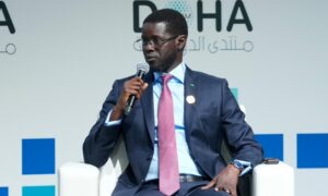 Le président sénégalais, Bassirou Diomaye Faye, à Doha, au Qatar, le 8 décembre 2024. © Mehmet Serkan Azafak/Anadolu via AFP