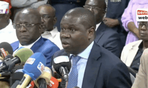 Me El Hadji Oumar Youm lors de la conférence de presse des avocats de Farba Ngom