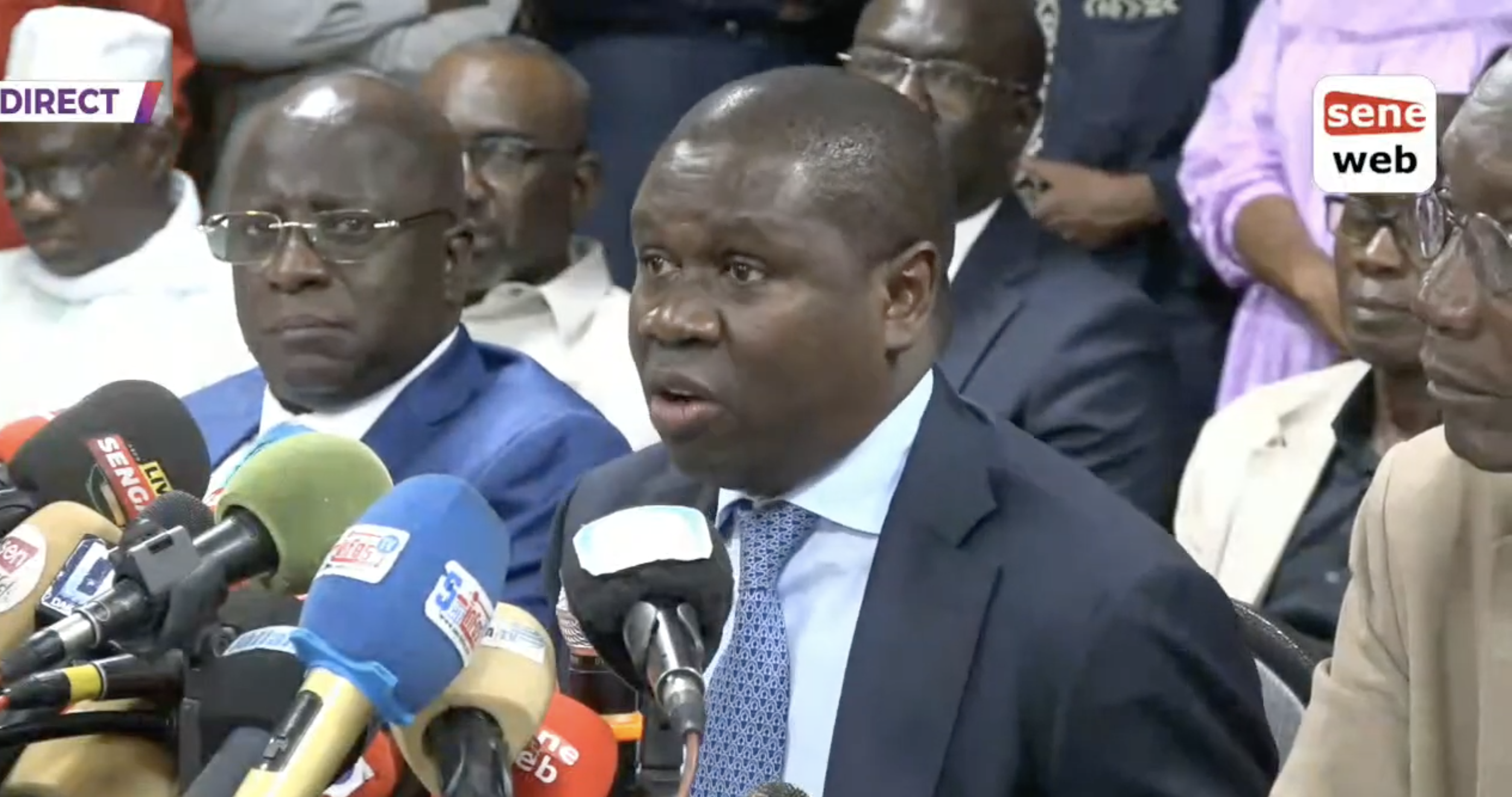 Me El Hadji Oumar Youm lors de la conférence de presse des avocats de Farba Ngom