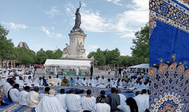 Des mourides Sénégalais à la place de la république pour célébrer la journée Cheikh Ahmadou Bamba .png