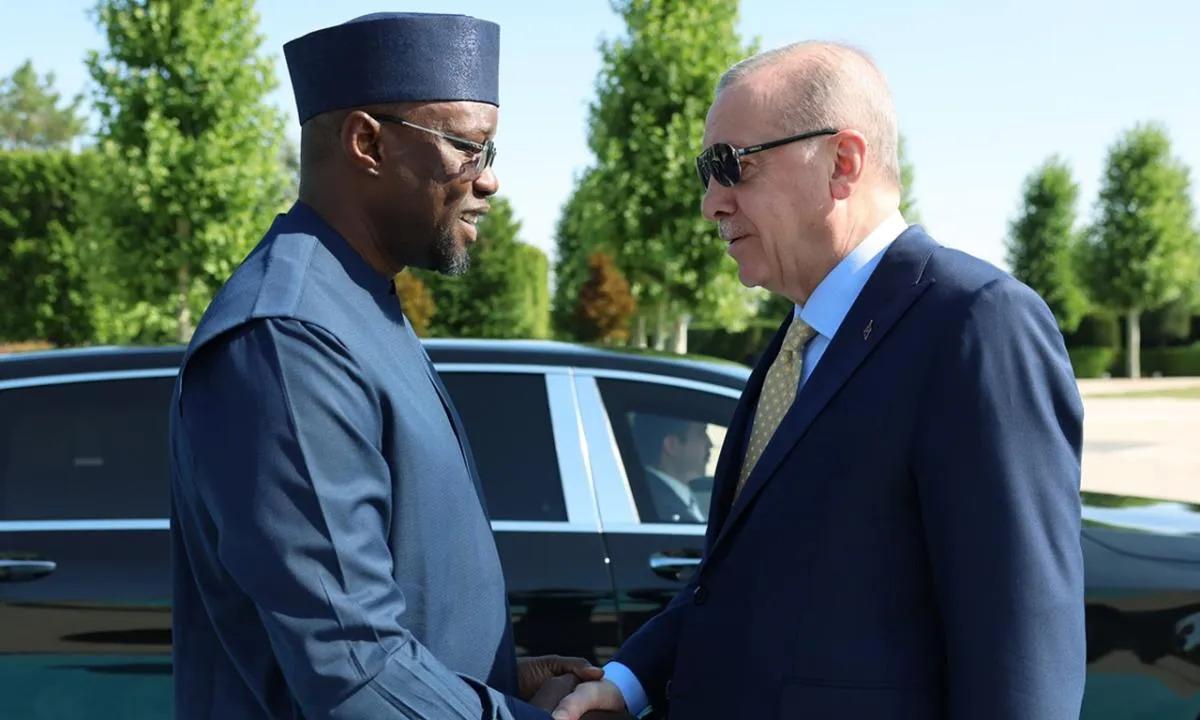 Ousmane Sonko reçu avec les honneurs en Turquie par le président Recep Tayyip Erdoğan