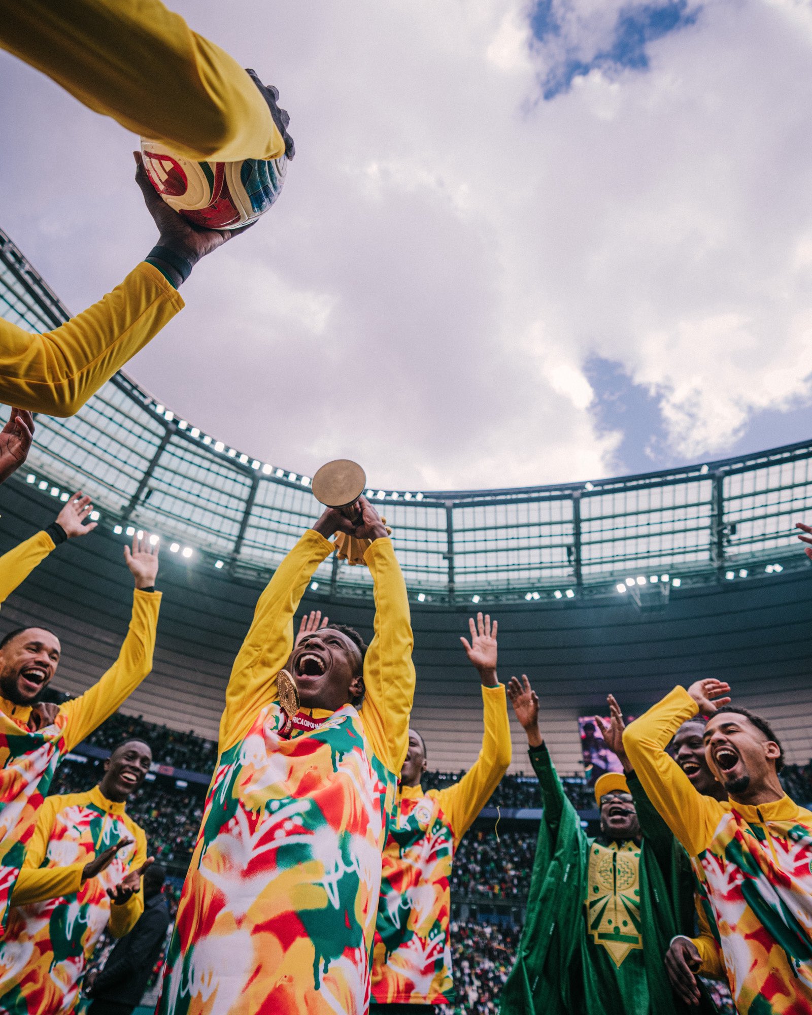 Reportage : au stade de France, le Sénégal célèbre son sacre comme un acte de foi