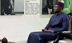 Le président de l'Assemblée nationale et ex-Premier ministre sénégalais Ousmane Sonko, dans les locaux de l'Assemblée, à Dakar pour un entretien exclusif © RFI/France 24